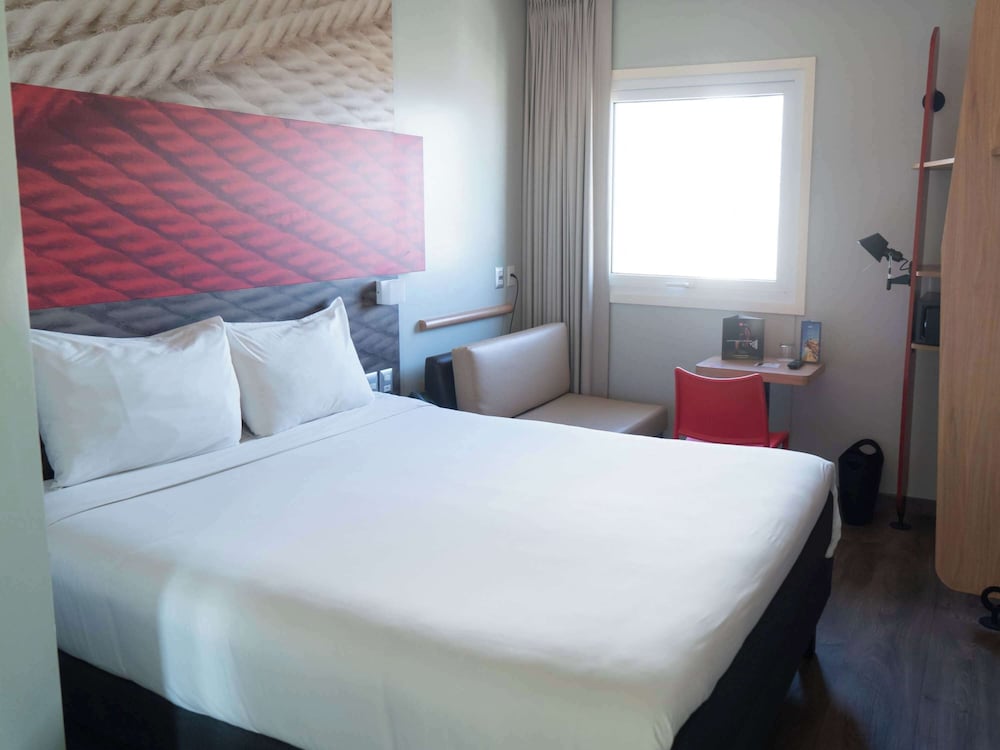 Standard Room, Multiple Beds - Photo 6