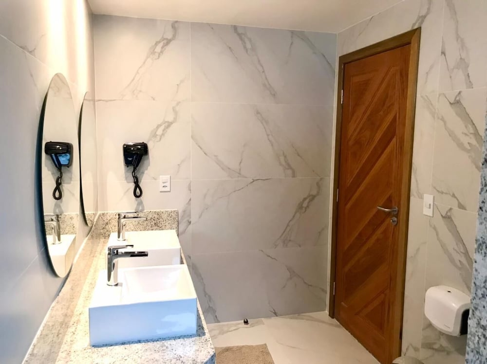 Family Room - Photo 3