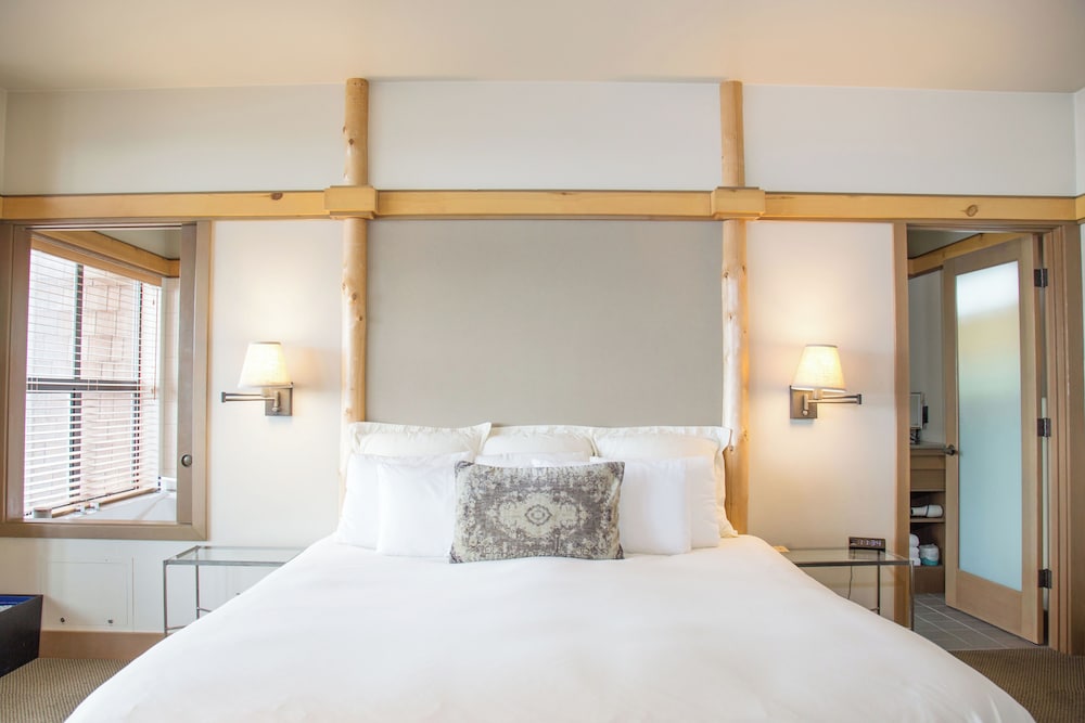 Waterfront King Room photo 1