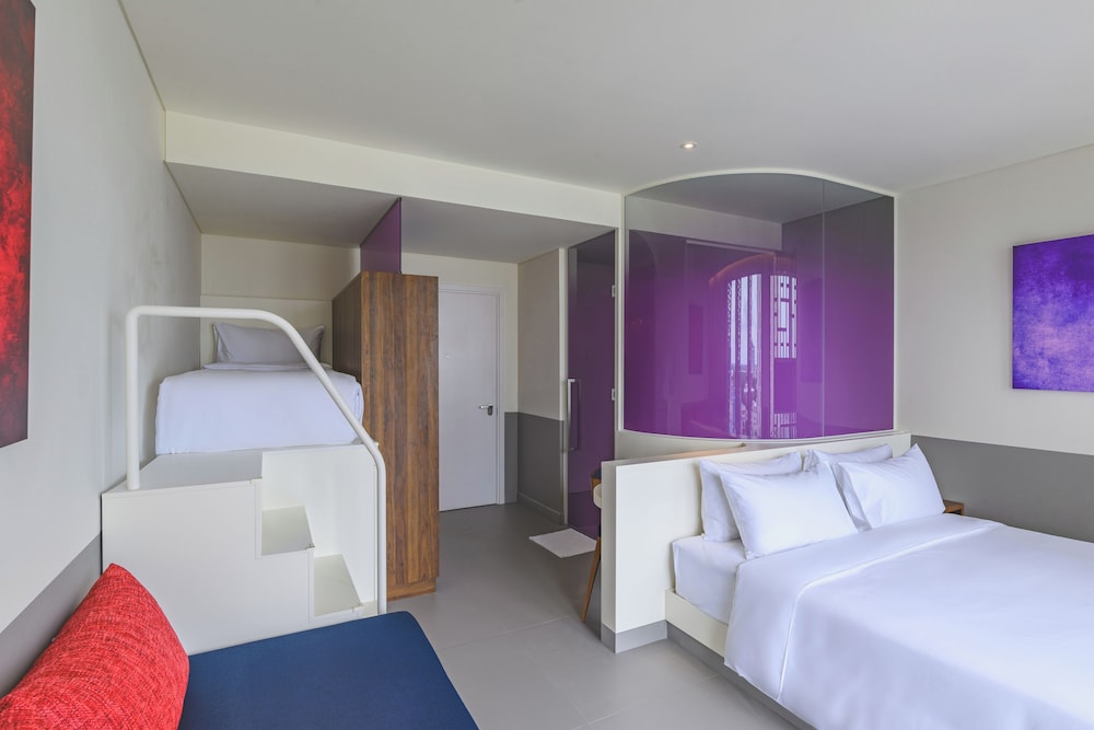 Deluxe Room, Multiple Beds, City View