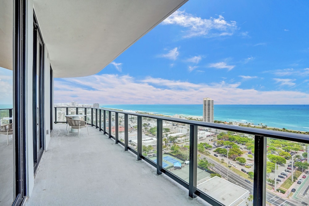 3 Bedroom Residences with Balcony, Direct Ocean View