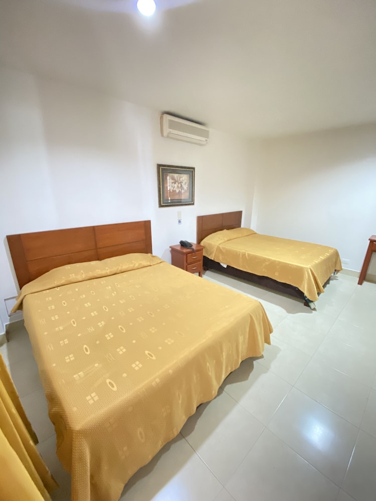 Basic Triple Room, Multiple Beds photo 2
