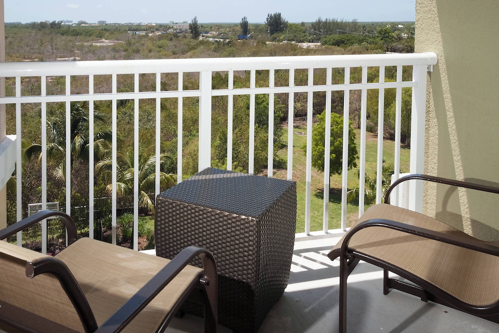 1 Bedroom Suite, 2 Queen, Sofa bed, Balcony - Photo 3