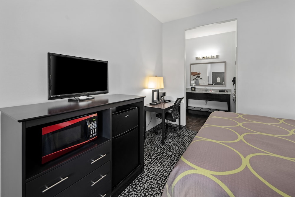 Room, 1 King Bed, Non Smoking - Photo 1