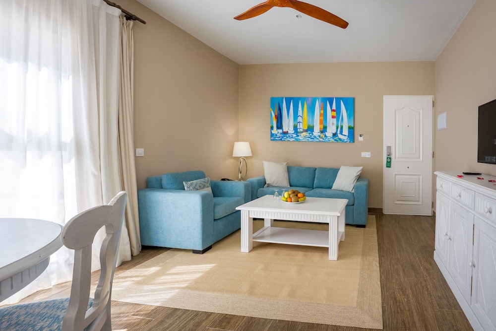 Suite, Pool View (2 Adults and 2 Children) - Photo 3
