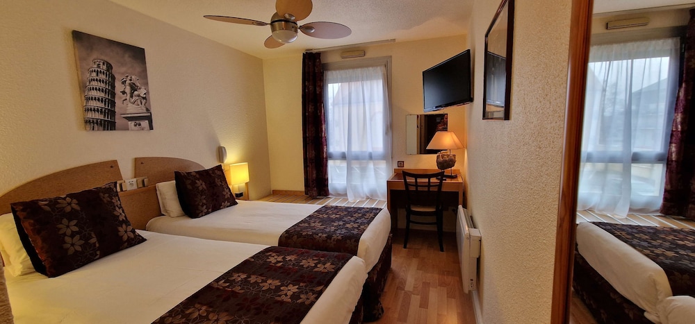 Standard Room, 2 Twin Beds - Photo 1