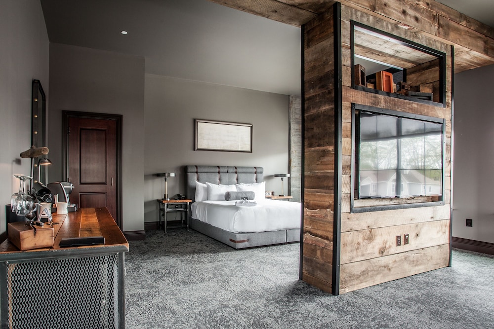 Legacy Suite ADA photo 3