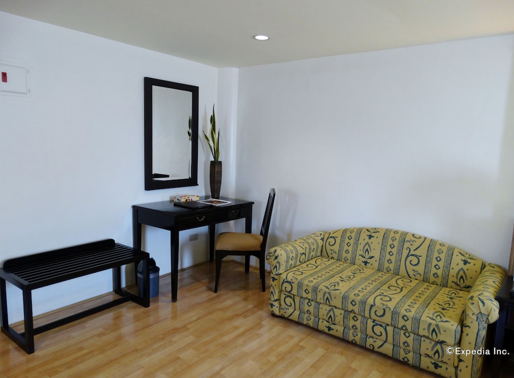 Suite - Photo 9