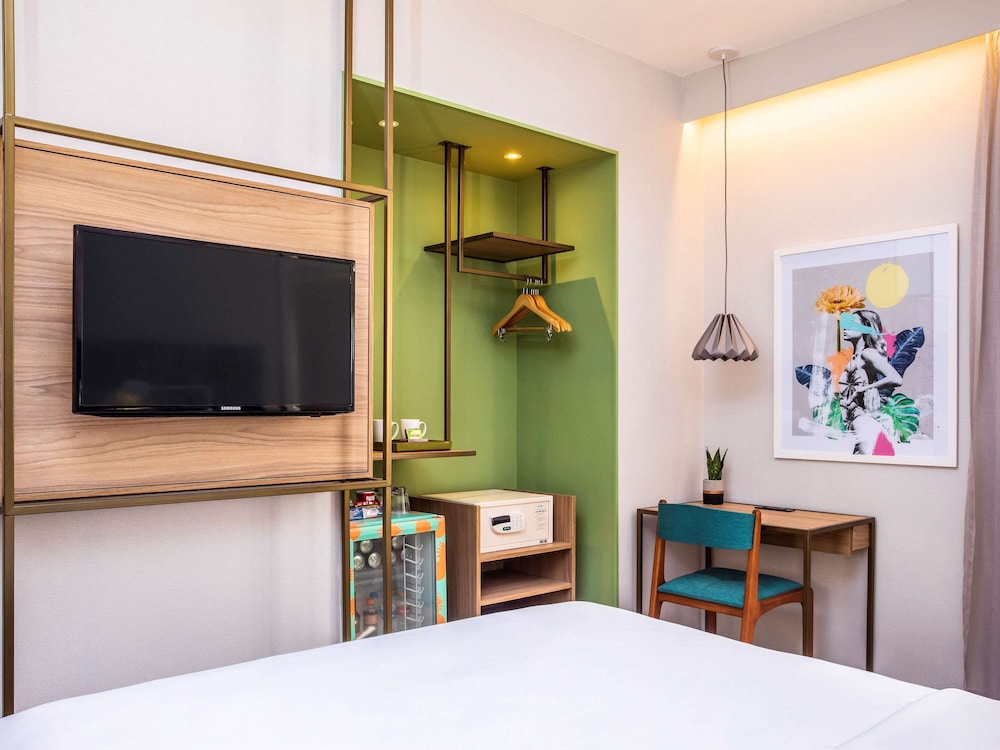 Executive Room, 1 Double Bed, Partial Sea View