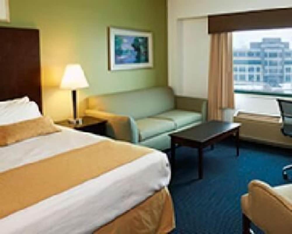Junior Suite (No Waterpark Access )