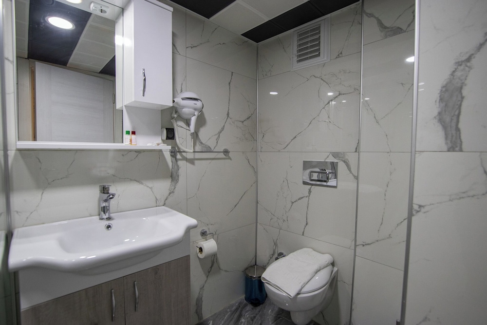 Double or Twin Room - Photo 3
