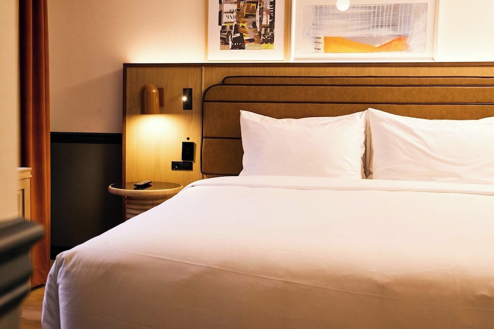 Room, 1 King Bed (Swanky King) - Photo 8