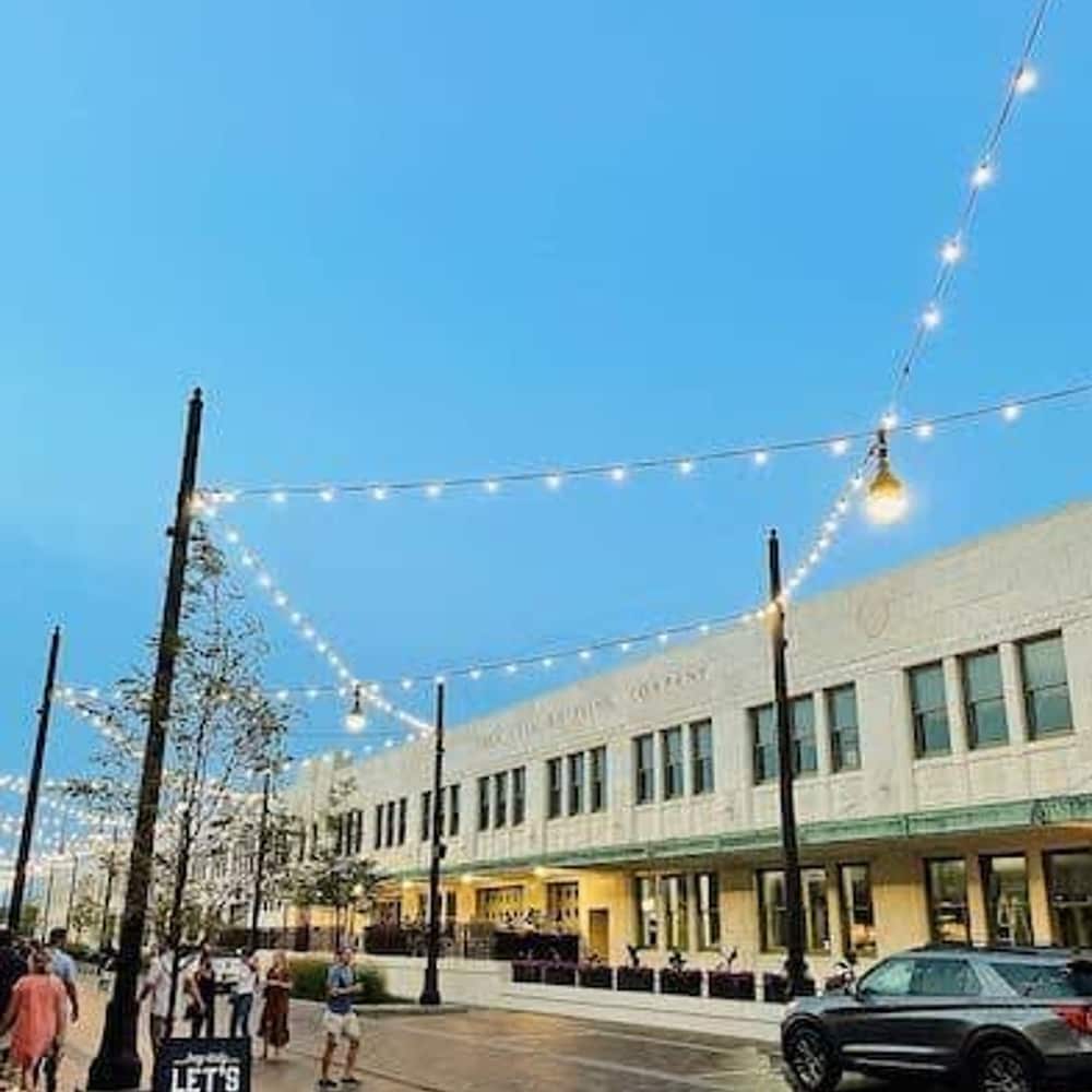Cozysuites l Chic 1BR Bottleworks Indy 5, Foto 11