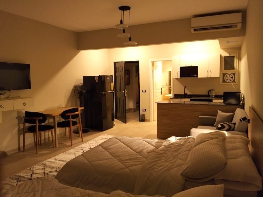 Classic Studio, Multiple Beds photo 1