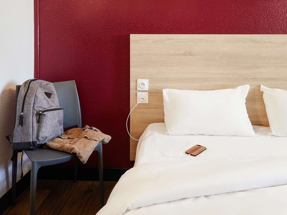 Room (Tandem)