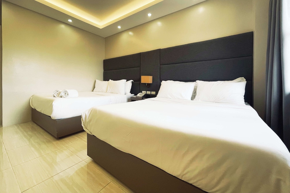Suite Room - Photo 11