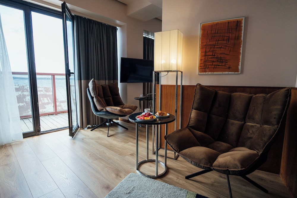 Executive Apartment, Terrace - Photo 4