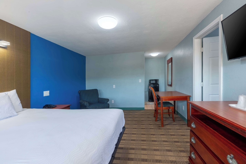 2 Bedroom Suite, Non Smoking - Photo 3