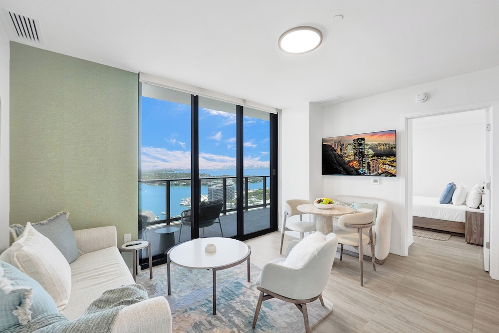 Luxury 2 Bedroom with Balcony, Partial Ocean views