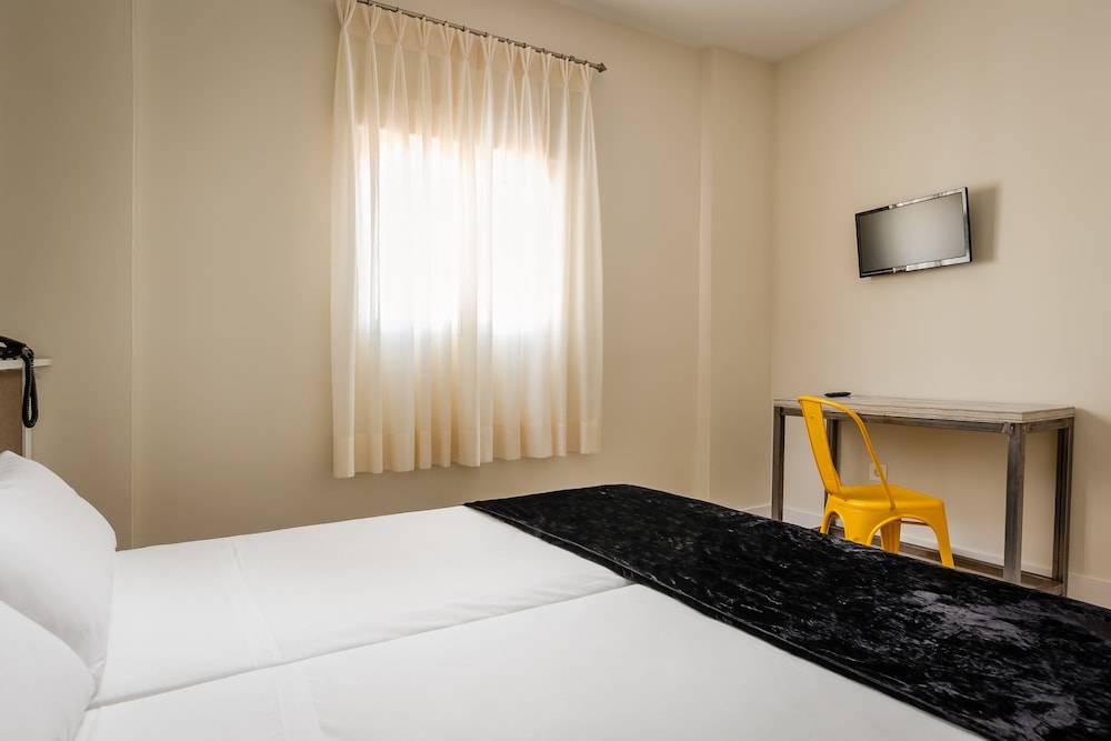 Double Room - Photo 10