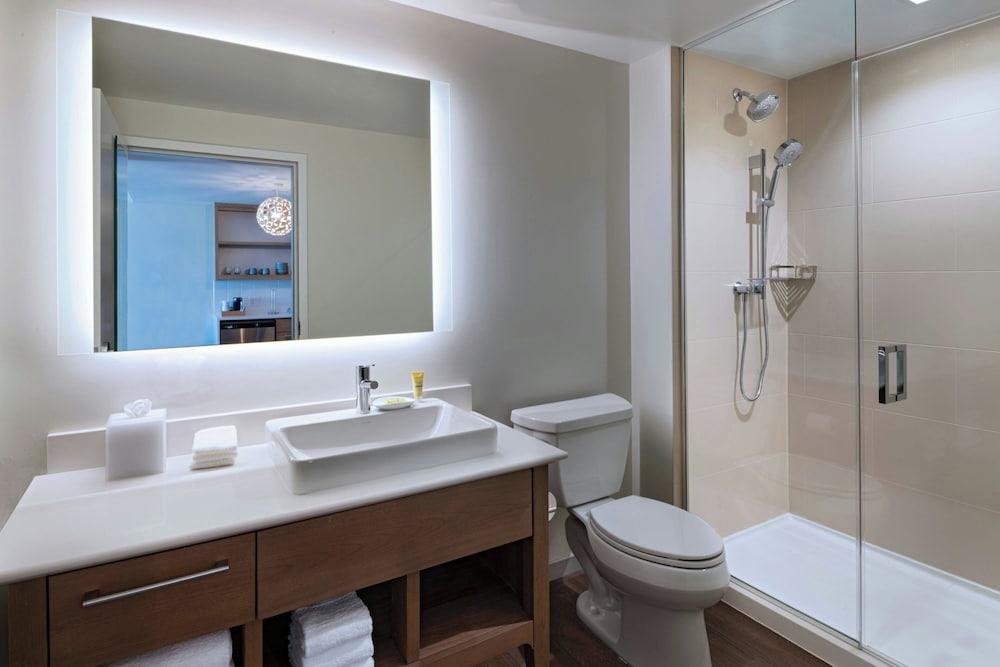 Standard Room, 1 King Bed (Mobility Accessible, Transfer Shower)