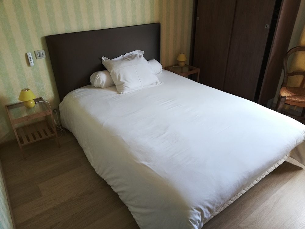 Chambre Double Classique, 1 lit double (Bouton d'Or)