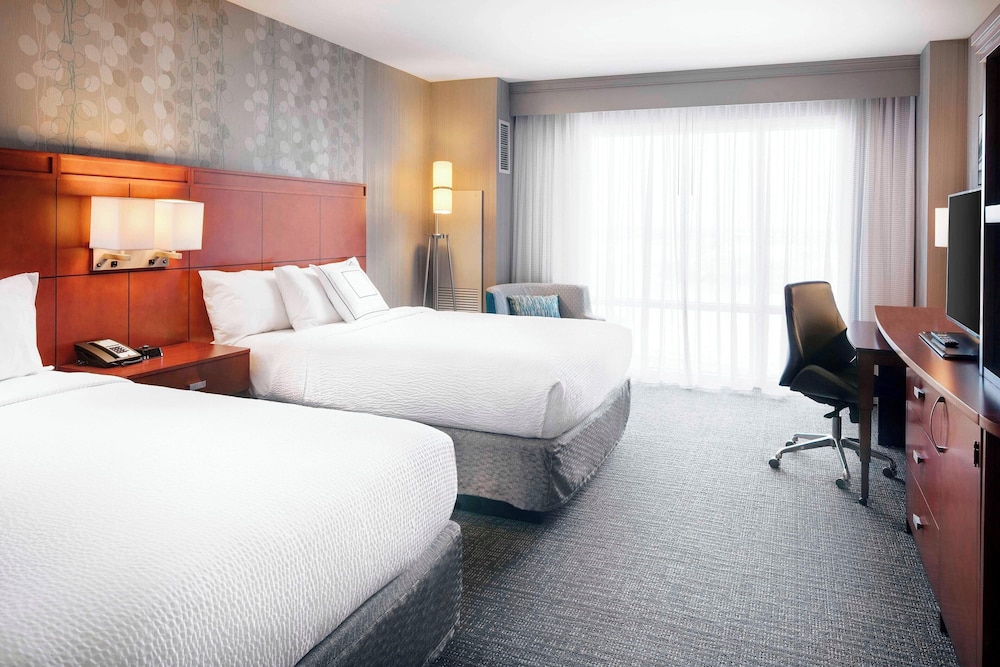 Room, 2 Queen Beds - Photo 1