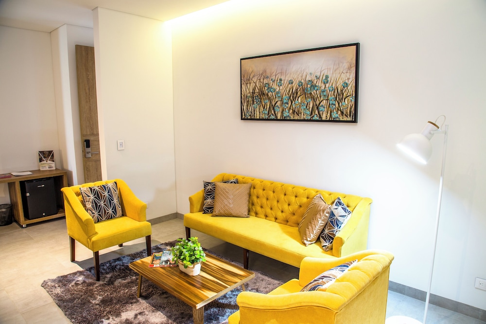 Deluxe Suite - Photo 7