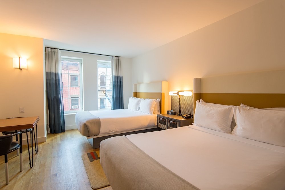 Standard Room, 2 Twin Beds, Roll-in Shower (Mobility)