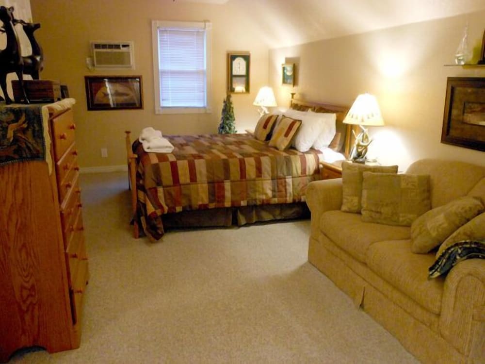 Suite, 1 Queen Bed