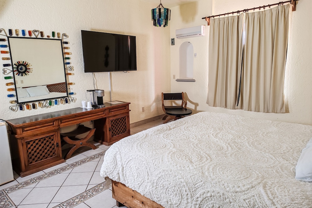 Standard Room 1 King Bed photo 2