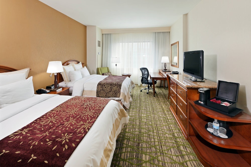 Room, 2 Queen Beds - Photo 1