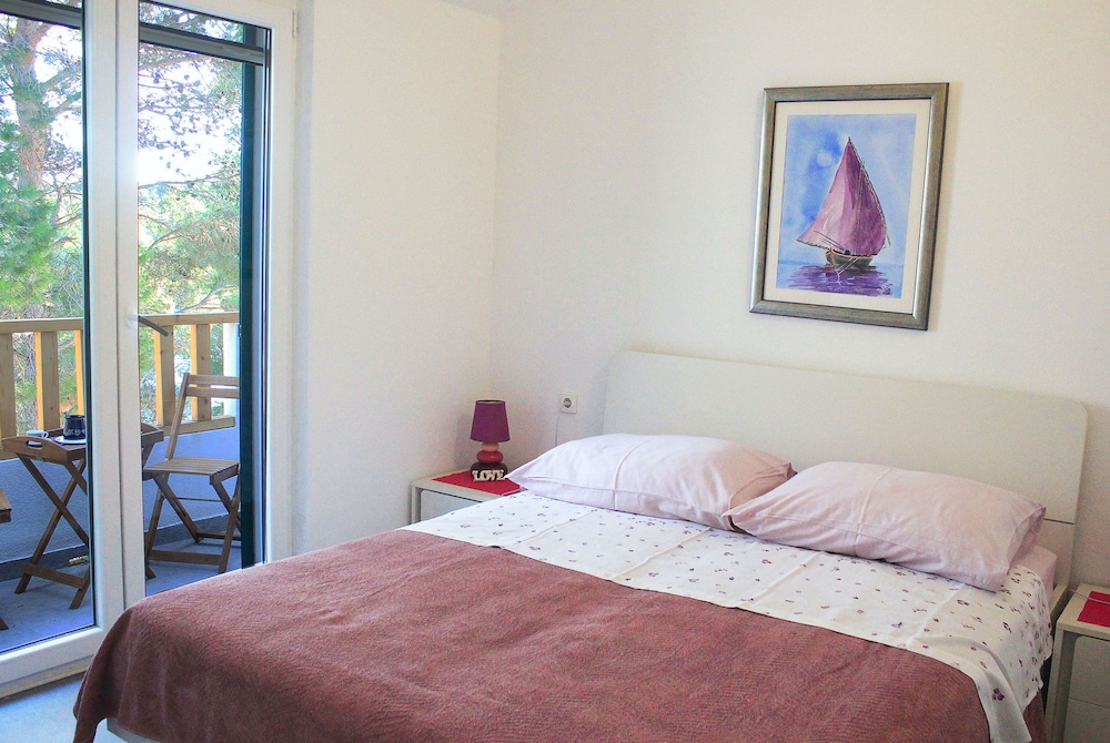 Apartment (Two Bedroom Apartment With Patio)