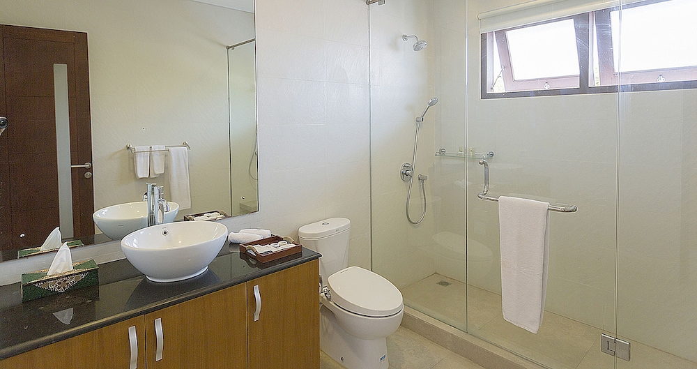 Two Bedroom Beachfront photo 3