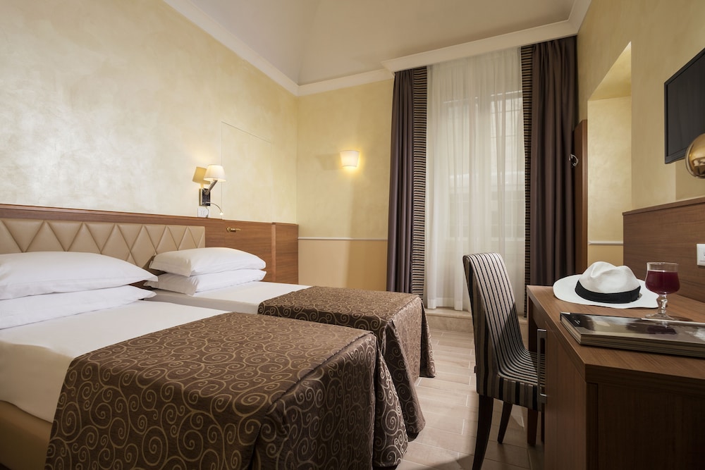 City Double or Twin Room, Annex Building (Via Carlo Cattaneo, 26) photo 1