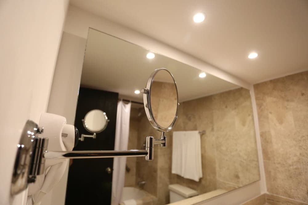 Standard Room, 2 Double Beds, Garden View - Photo 12