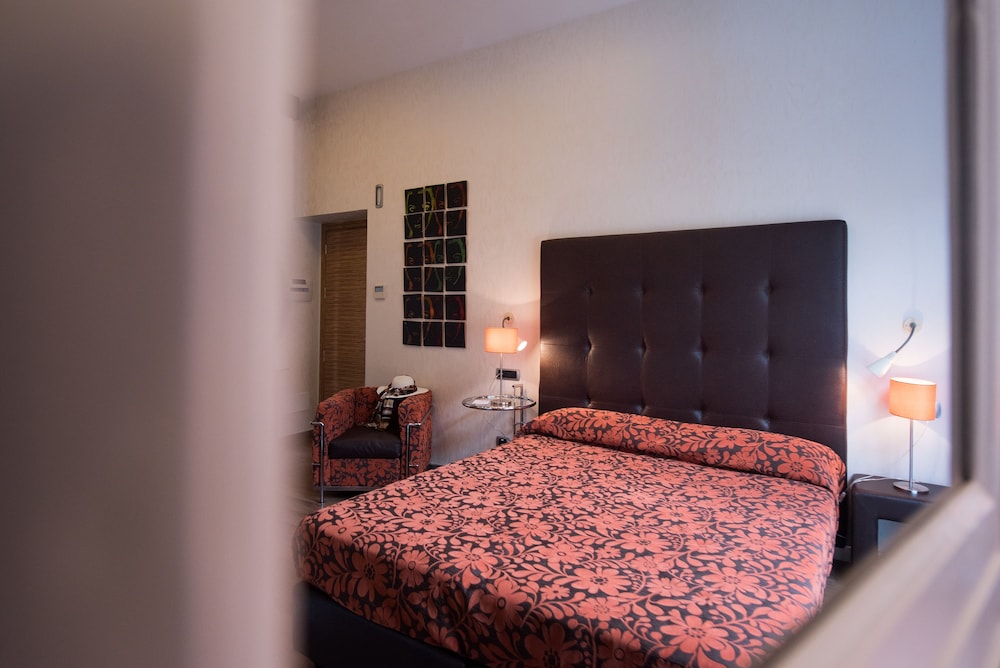 Classic Double Room, Jetted Tub, Partial Sea View - Photo 6