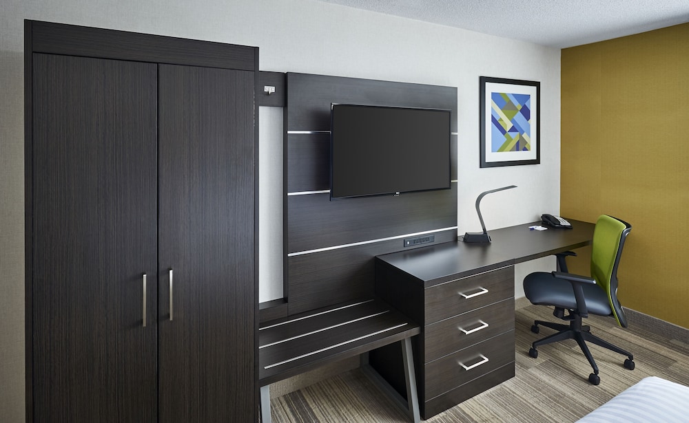 Standard Room, 2 Queen Beds, River View (High Floor) photo 2