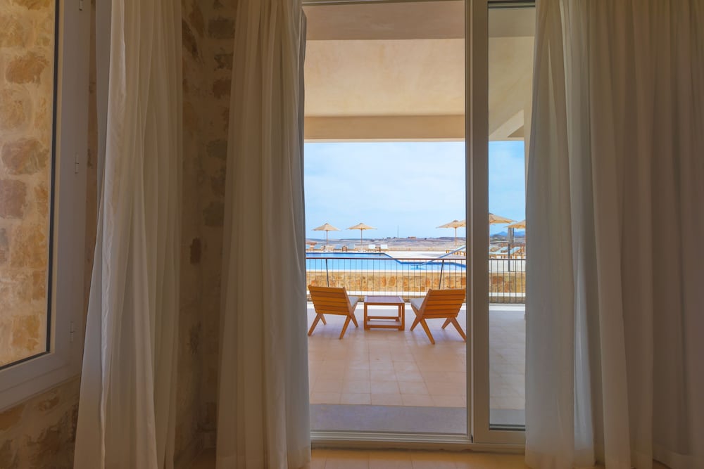Premium Double Room - Photo 6