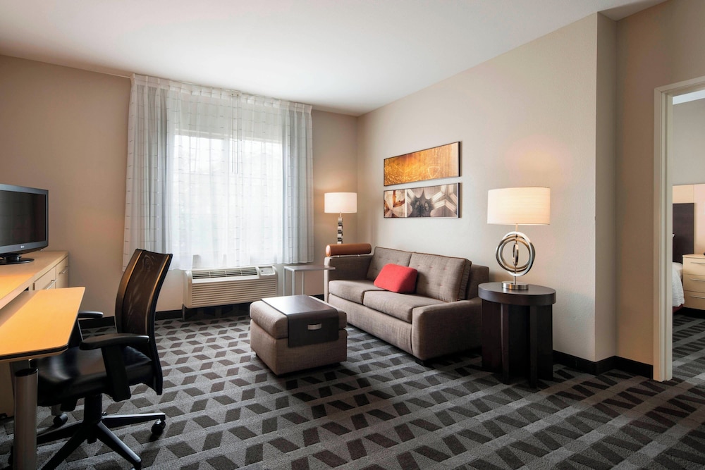 1 Bedroom Suite, 1 King, Sofa Bed photo 3