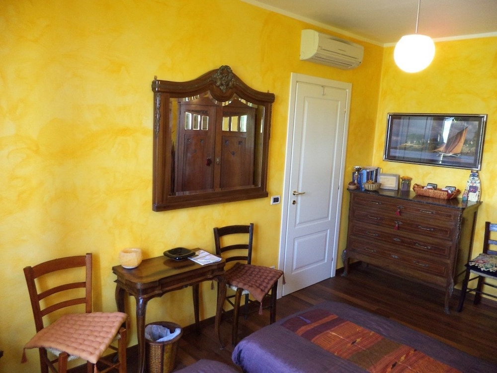 Double or Twin Room, Private Bathroom, Garden View photo 2