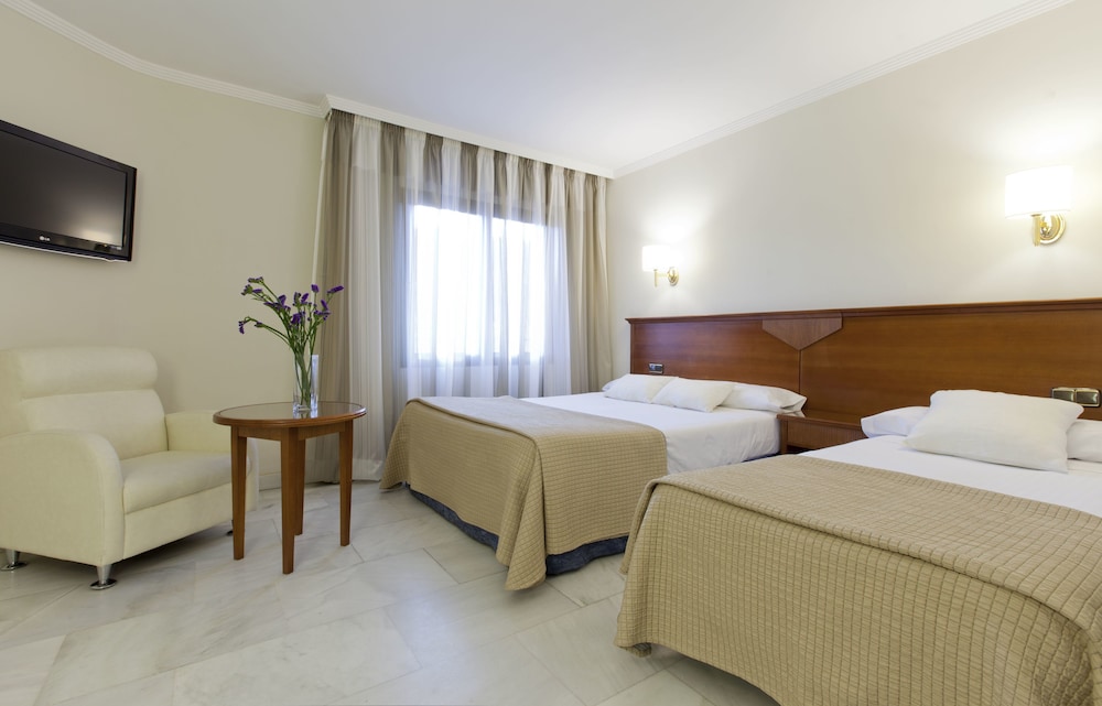 Triple Room, 3 Twin Beds - Photo 2