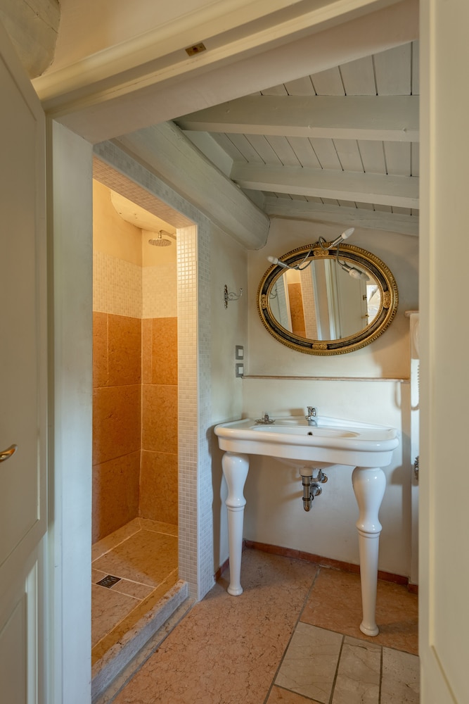 Classic Double Room - Photo 10
