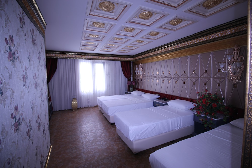 Family Quadruple Room, City View photo 1