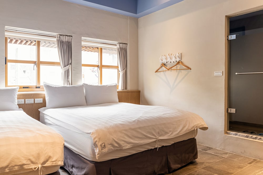 Standard Quadruple Room - Photo 20