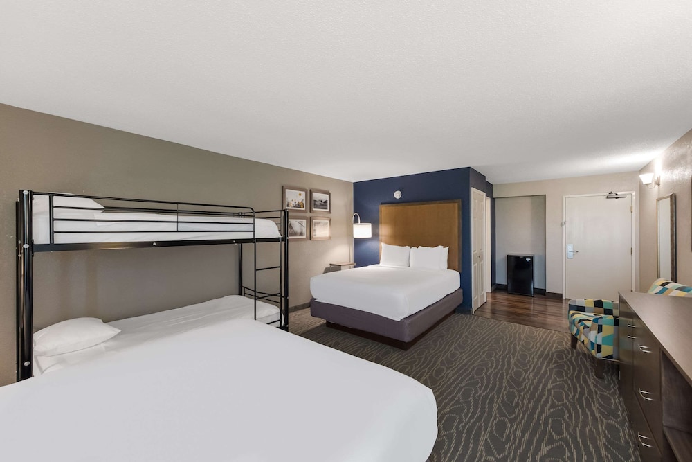 Suite, 2 Queen Beds, Non Smoking photo 1