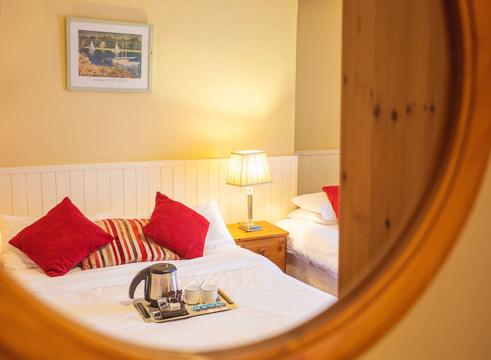 Comfort Room, Multiple Beds, Non Smoking, Hill View photo 3