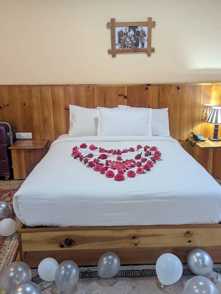 Standard Double or Twin Room, Mountain View photo 3
