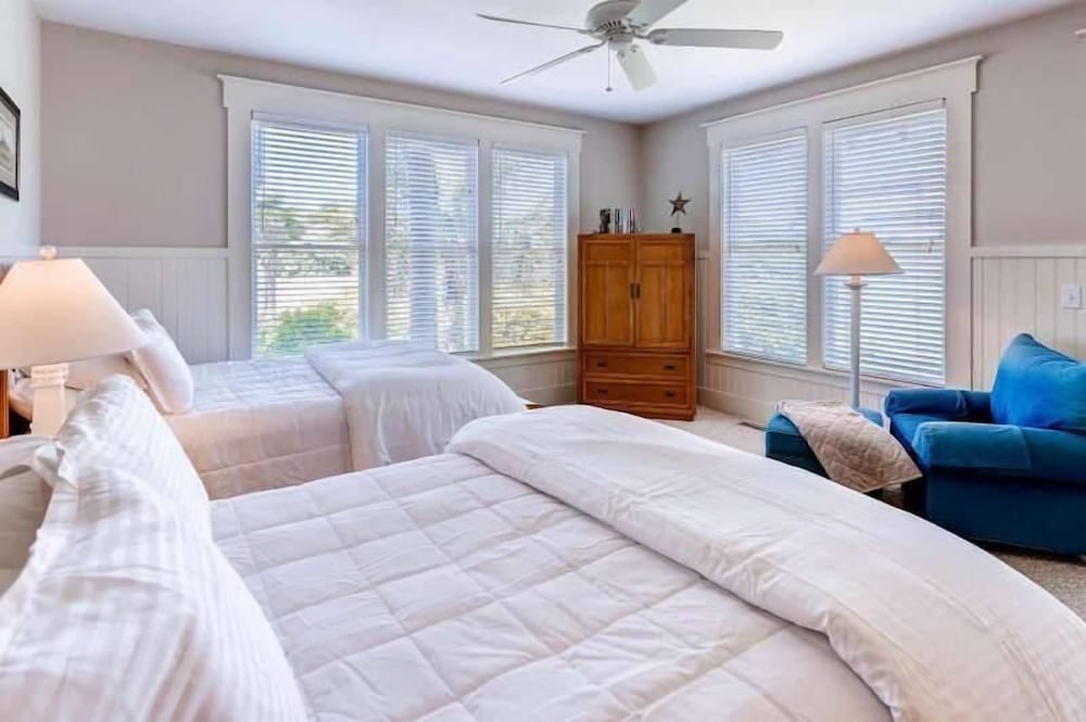 Family House, 5 Bedrooms, Ocean View, Sea Facing photo 1