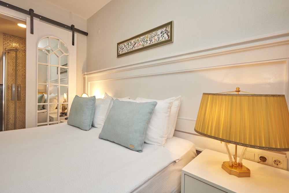 Deluxe Double Room - Photo 15